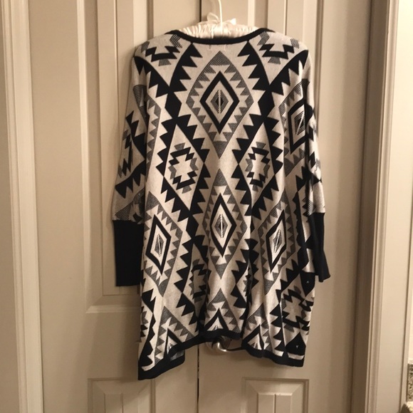 Oversized Aztec Sweater - Picture 4 of 4